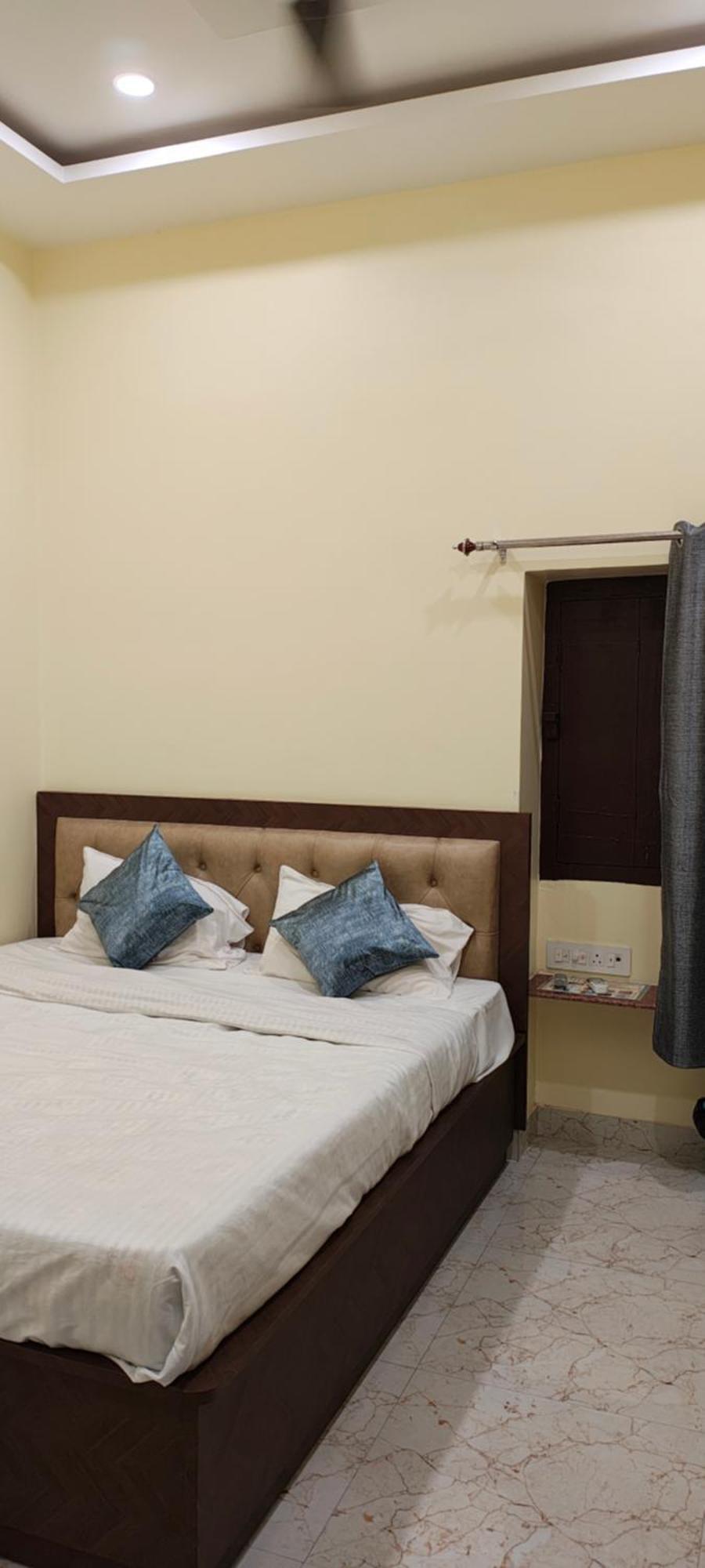 Ganga Sparsh Hotel Varanasi Exterior photo